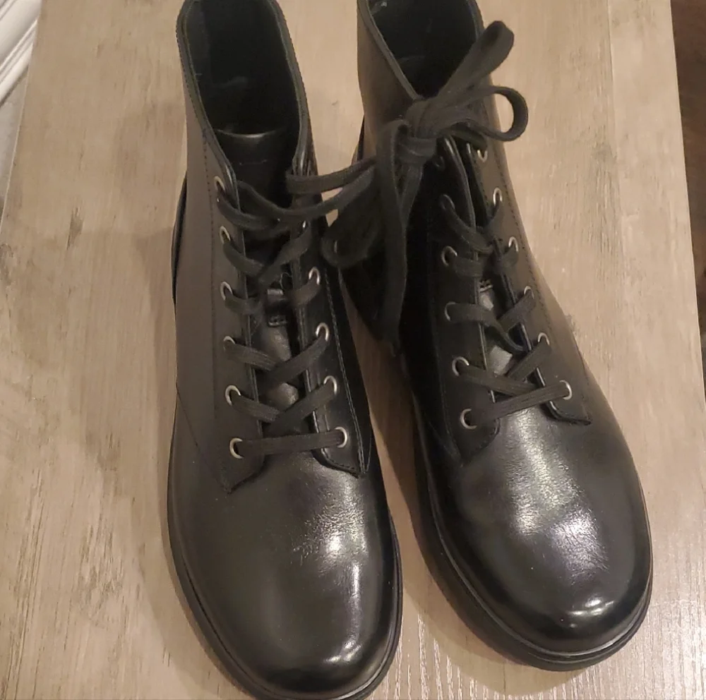 ABEO Black Leather Women's Boots - Picture 1 of 2